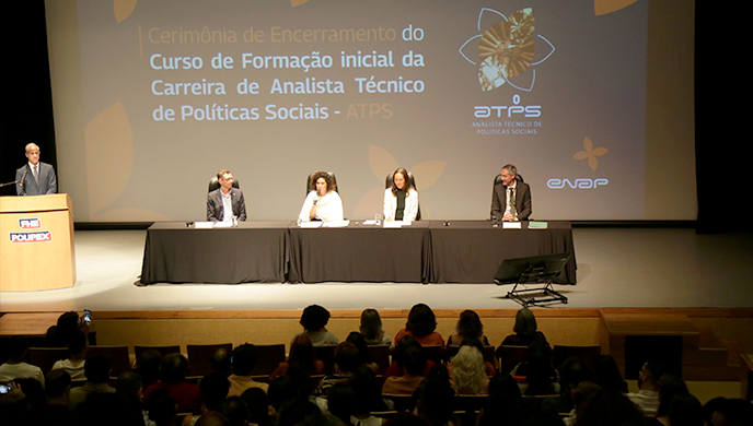 Analistas Técnicos de Políticas Sociais concluem curso de formação realizado pela Enap