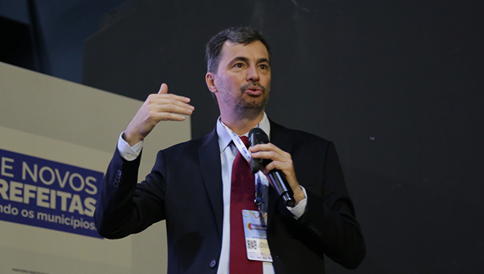 Enap apresenta meios de capacitação em reunião ordinária do Conselho Federal de Farmácia 