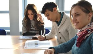 writing-person-student-education-students-learning-743887-pxhere-peq.jpg