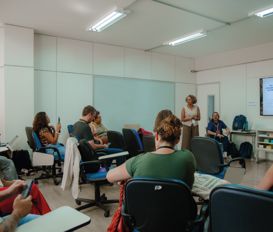 Hortas comunitárias transformam áreas ociosas e promovem segurança alimentar em comunidades