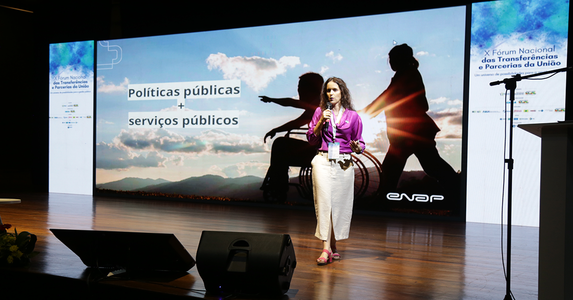 Betânia Lemos, presidenta da Enap, ministrou a palestra “O papel das escolas de governo”, na quarta-feira (4)